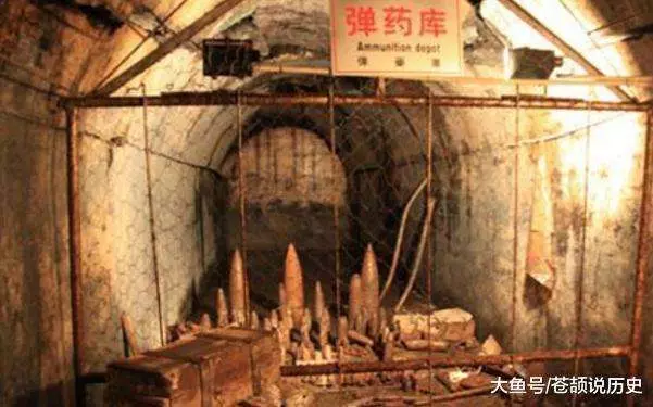 農民在耕地, 無意挖到了日軍秘密基地, 發現藏在地下的2000名日軍