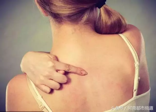 聚餐時感覺被扎了一下,28歲女子險些猝死!近期病例多發,要當心 - 讀讀