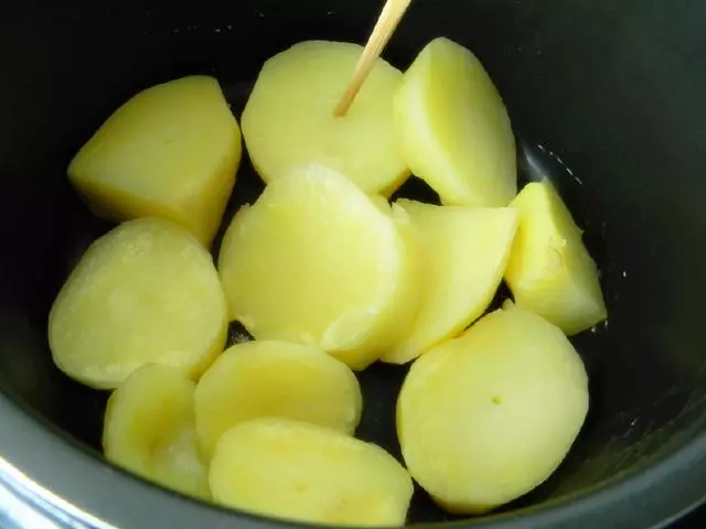 土豆泥最簡單的做法,蒸一蒸、拌一拌,大大的一碗根本吃不夠