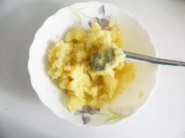 土豆泥最簡單的做法,蒸一蒸、拌一拌,大大的一碗根本吃不夠