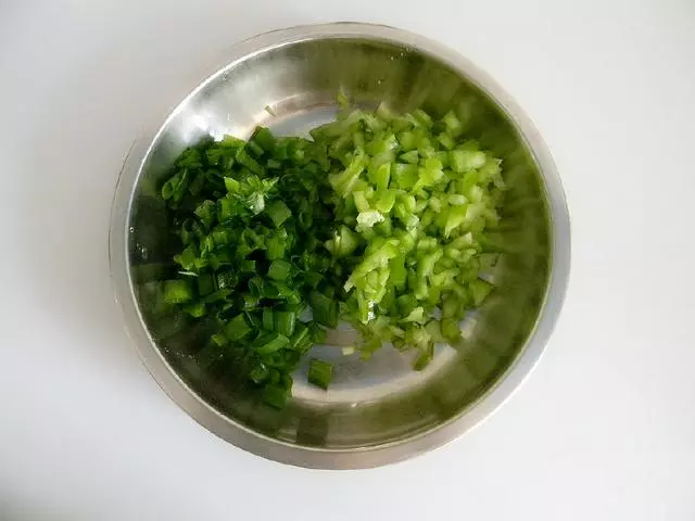 土豆泥最簡單的做法,蒸一蒸、拌一拌,大大的一碗根本吃不夠