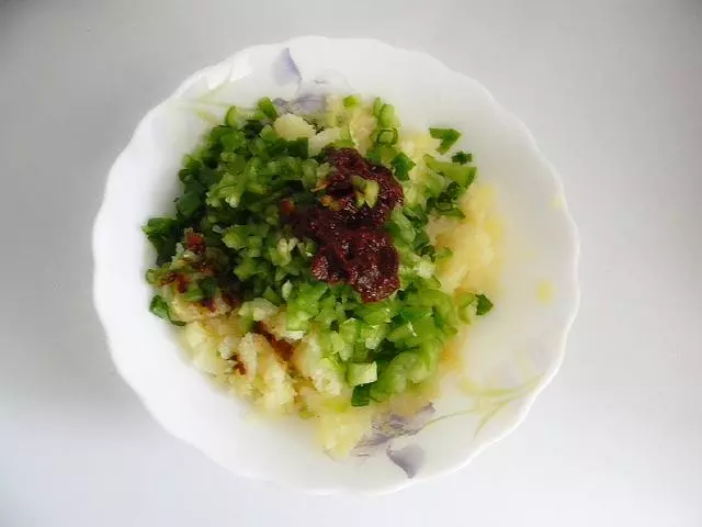 土豆泥最簡單的做法,蒸一蒸、拌一拌,大大的一碗根本吃不夠