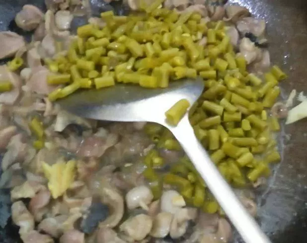開胃又解膩的美食,我首推這道酸辣雞雜,夏日好胃口全靠~
