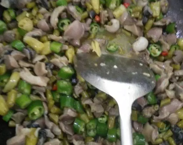 開胃又解膩的美食,我首推這道酸辣雞雜,夏日好胃口全靠~