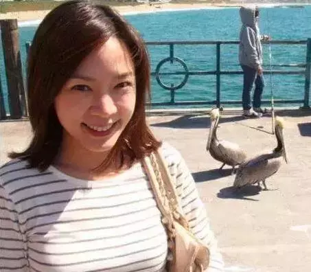 49歲伊能靜和43歲張嘉欣現狀對比,同夫不同命,網友:真替當初的伊能靜感到不值!