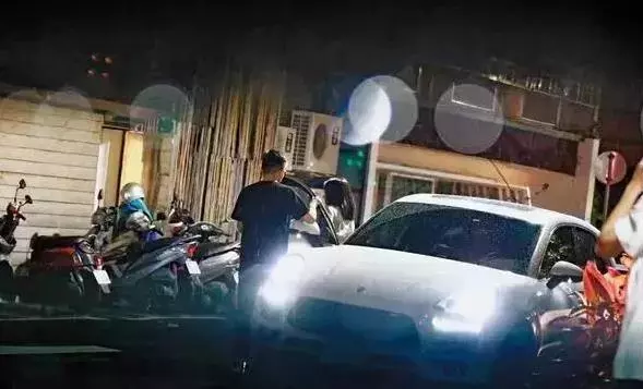 49歲伊能靜和43歲張嘉欣現狀對比,同夫不同命,網友:真替當初的伊能靜感到不值!