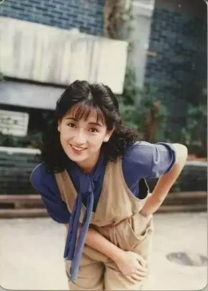 這對夫妻郎才女貌,恩愛19年零緋聞,如今一對兒女顏值趕超了父母