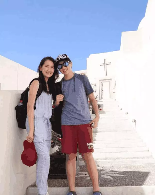 這對夫妻郎才女貌,恩愛19年零緋聞,如今一對兒女顏值趕超了父母