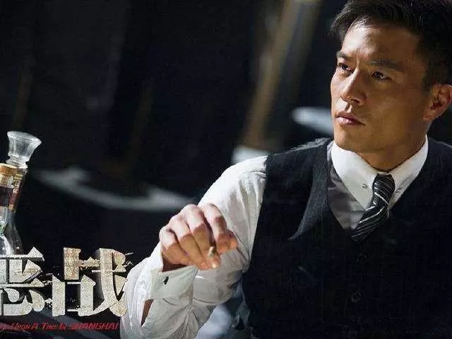 帥過吳彥祖,讓謝霆鋒妹妹痴迷,是歌王粘人的小妖精,因妻子爆紅