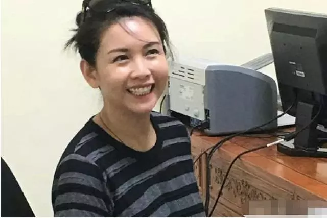 50歲的蕭薔撞上50歲的邱淑貞,整容臉和自然老去的差距立現
