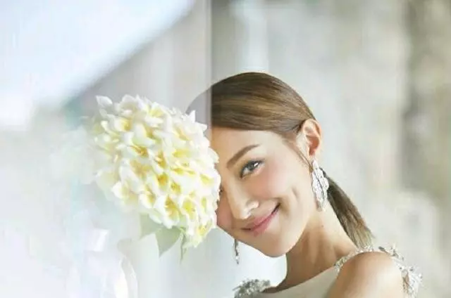 「八爺」鄭嘉穎今天完婚!27歲陳凱琳巧妙遮肚,未發現懷孕跡象!