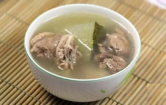 立秋後燉老鴨湯,只需加入它,補肺潤燥