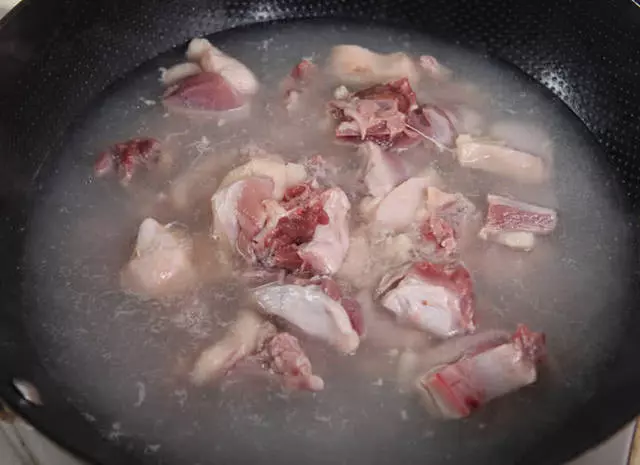 立秋後燉老鴨湯,只需加入它,補肺潤燥