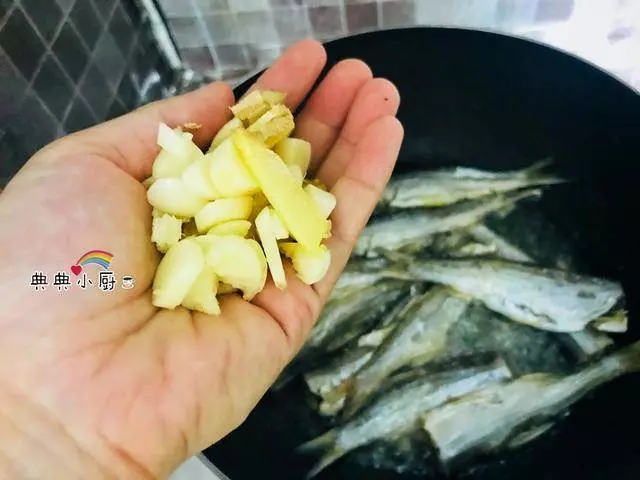 燒鹹魚我教你一招,特別入味,做法簡單,味道真不錯!
