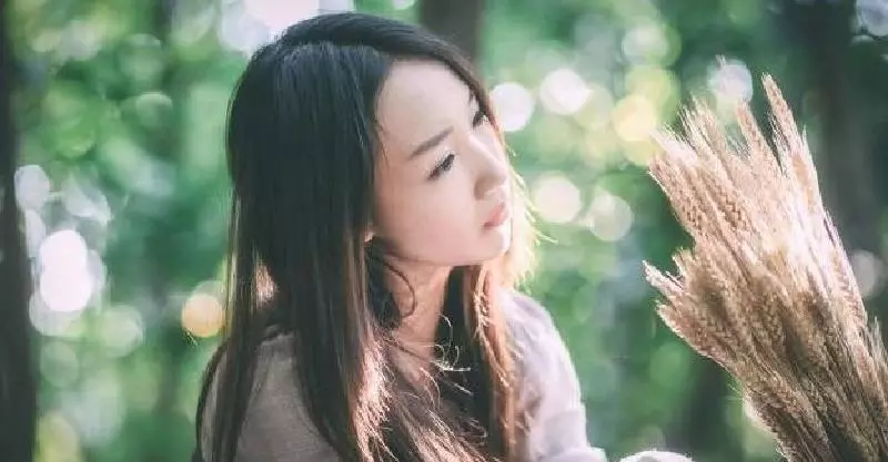 公公婆婆突然買了房子和大伯住,兒子翻出房本,我看到戶名我愣了