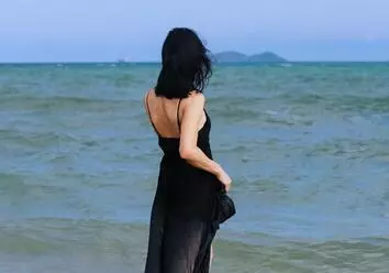 公公婆婆突然買了房子和大伯住,兒子翻出房本,我看到戶名我愣了