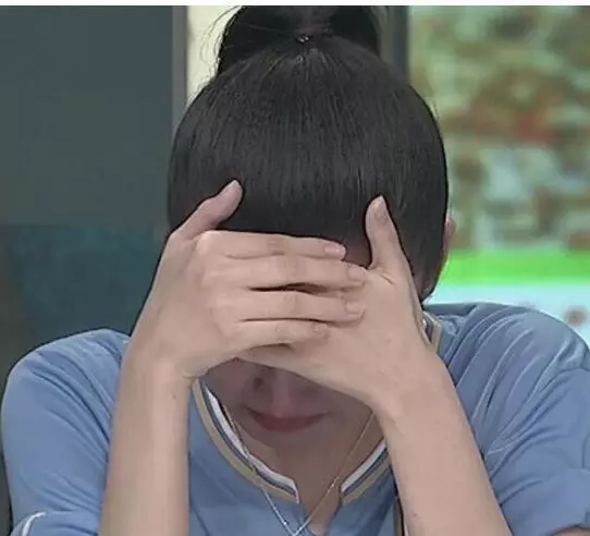 公公婆婆突然買了房子和大伯住,兒子翻出房本,我看到戶名我愣了