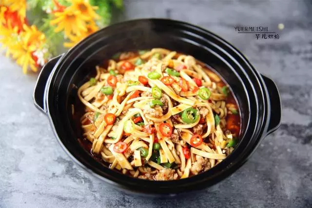 豆腐皮這麼做麻辣鮮香,鮮嫩多汁,超級下飯,上桌秒光!