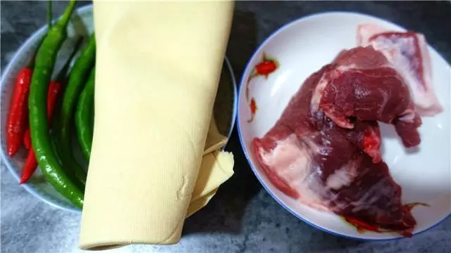 豆腐皮這麼做麻辣鮮香,鮮嫩多汁,超級下飯,上桌秒光!