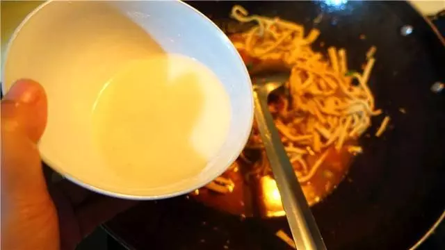 豆腐皮這麼做麻辣鮮香,鮮嫩多汁,超級下飯,上桌秒光!