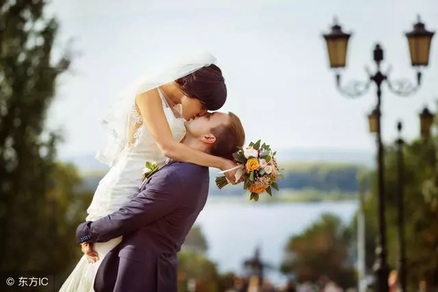 老婆,為了有錢給你弟弟結婚買婚房,你和你爸媽還真是豁得出去啊
