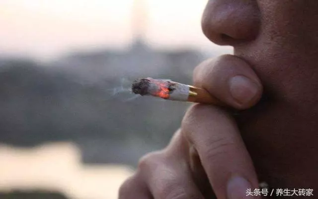 高溫天氣!血液易粘稠,出現4個信號,需警惕血栓,5件事要少做 - 讀讀