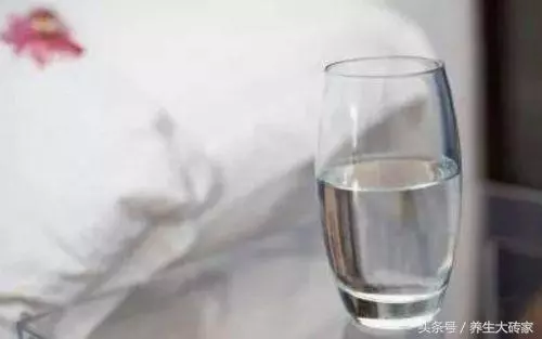 高溫天氣!血液易粘稠,出現4個信號,需警惕血栓,5件事要少做 - 讀讀
