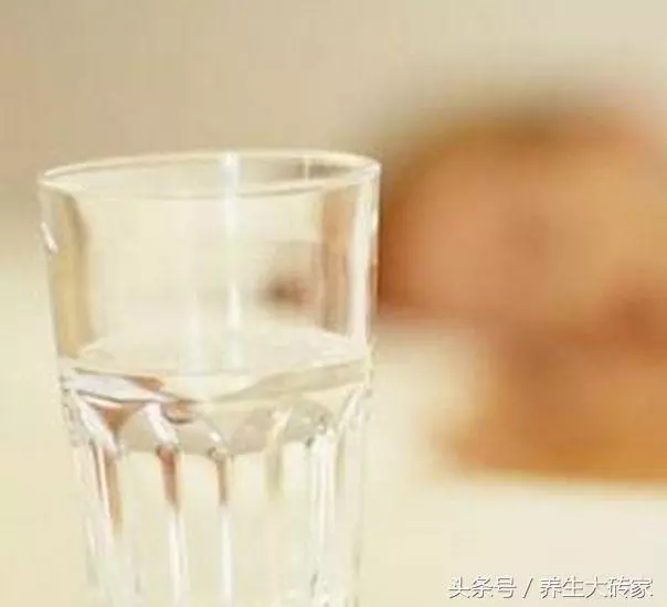 高溫天氣!血液易粘稠,出現4個信號,需警惕血栓,5件事要少做 - 讀讀