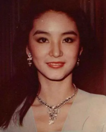 16位女星的顏值巔峰,李嘉欣美出天際,張柏芝不輸任何當紅女星