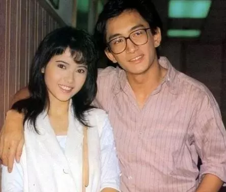 54歲吳啟華近照,作惡十年終於改邪歸正,談過10任女友口碑零差評!