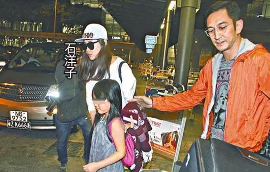 54歲吳啟華近照,作惡十年終於改邪歸正,談過10任女友口碑零差評!