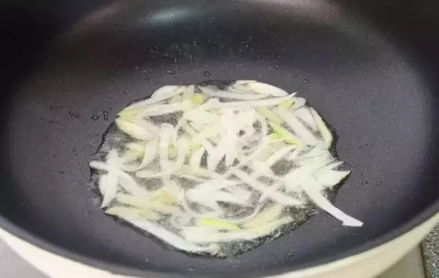 豆腐別只知道煮湯了,試試這樣做,外焦里嫩還很下飯!