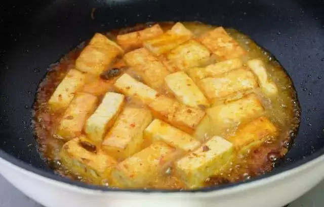 豆腐別只知道煮湯了,試試這樣做,外焦里嫩還很下飯!
