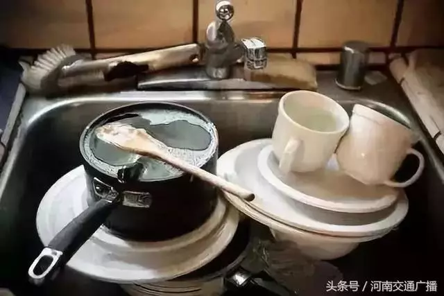 這樣洗碗,等於「吃毒」!多數家庭都中招了!