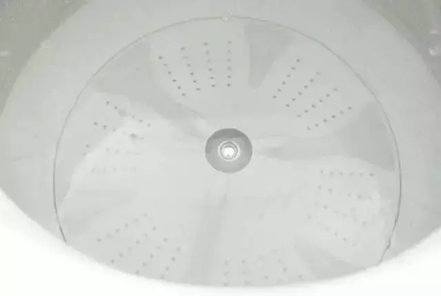 用洗衣機洗衣服切勿做這個動作,我現在才知道,衣服都白洗了!