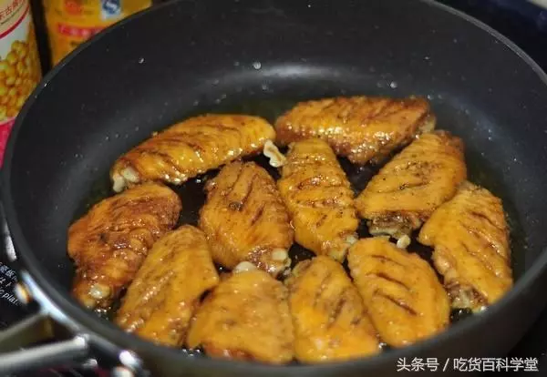 老爸做「雞翅」,不放一滴油,肉香四溢,比可樂雞翅還好吃!