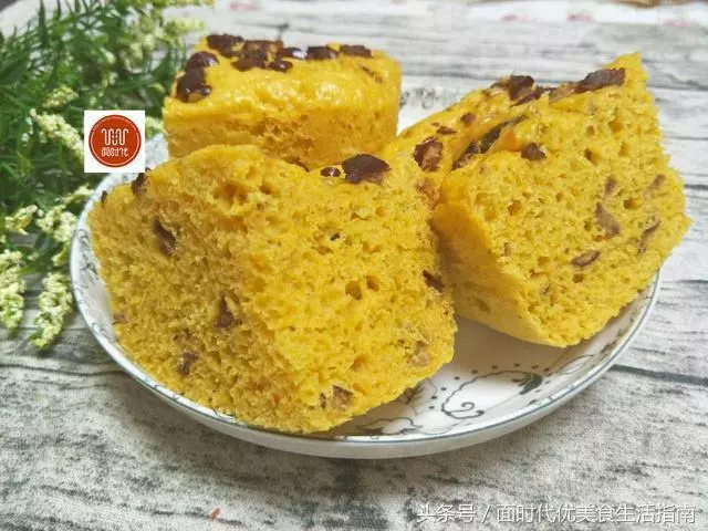 用這兩樣食材做發糕,不放水不放糖,自然香甜,孩子嚷著沒吃夠!