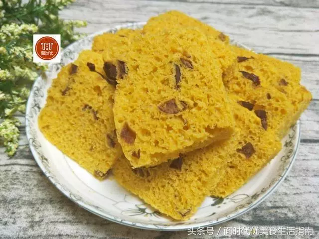 用這兩樣食材做發糕,不放水不放糖,自然香甜,孩子嚷著沒吃夠!