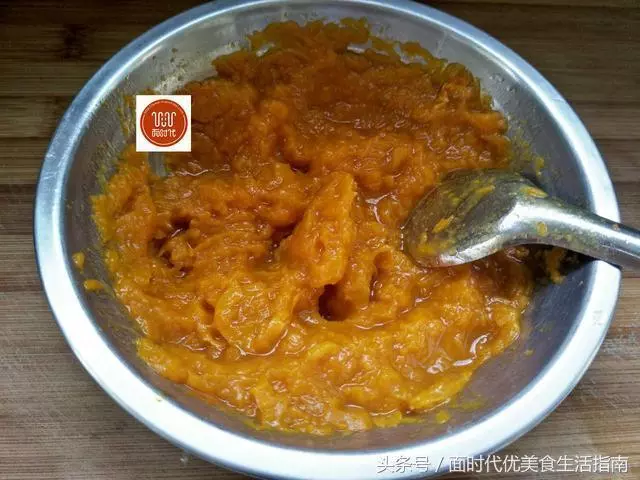用這兩樣食材做發糕,不放水不放糖,自然香甜,孩子嚷著沒吃夠!