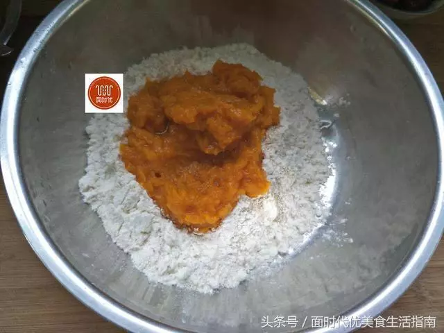 用這兩樣食材做發糕,不放水不放糖,自然香甜,孩子嚷著沒吃夠!