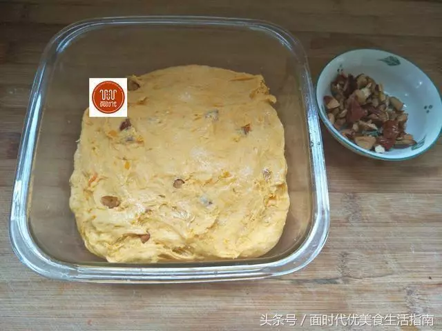 用這兩樣食材做發糕,不放水不放糖,自然香甜,孩子嚷著沒吃夠!