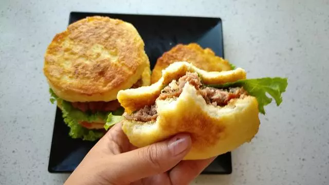 孩子想吃漢堡再不用出去買,不用烤箱,不油炸,10分鐘快速做漢堡