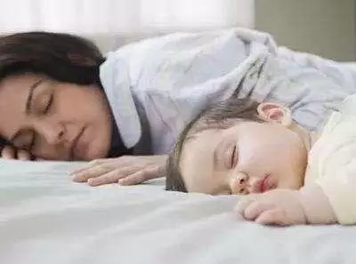 致每個陪孩子睡覺的媽媽:家裡最辛苦的人,就是你們,爸爸看完請好好愛媽媽!
