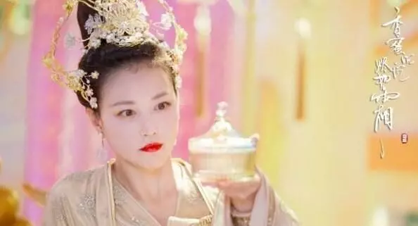 周海媚是一個被吹捧出來的女神!在劇中狂瞪眼的她真是太尷尬了