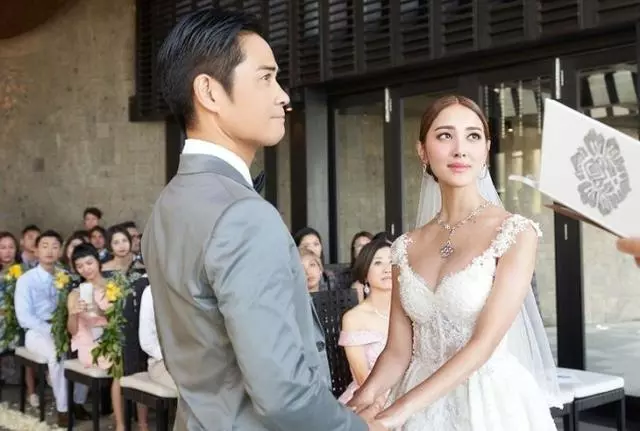 「八爺」鄭嘉穎大婚《步步》家族無人到場,比吳奇隆婚禮差太多!