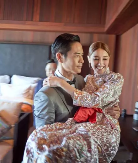 「八爺」鄭嘉穎大婚《步步》家族無人到場,比吳奇隆婚禮差太多!