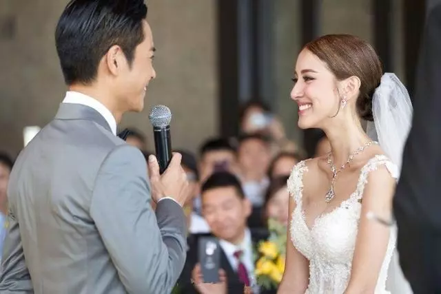 「八爺」鄭嘉穎大婚《步步》家族無人到場,比吳奇隆婚禮差太多!