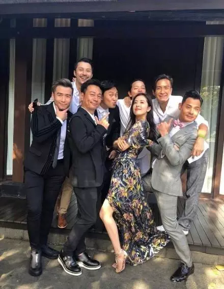 「八爺」鄭嘉穎大婚《步步》家族無人到場,比吳奇隆婚禮差太多!