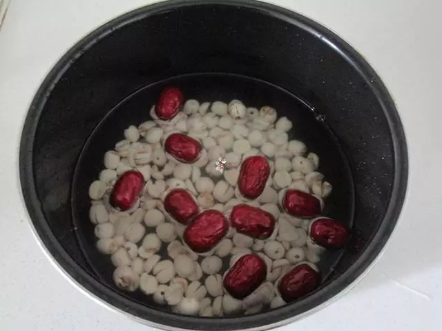 入秋之後喝一碗它,味道清甜,除秋燥,養心安神,多喝也不膩!