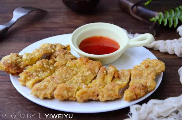 雞排豬排不用麵包糠,裹上這個炸出來又脆又香,脆皮和肉還不分離